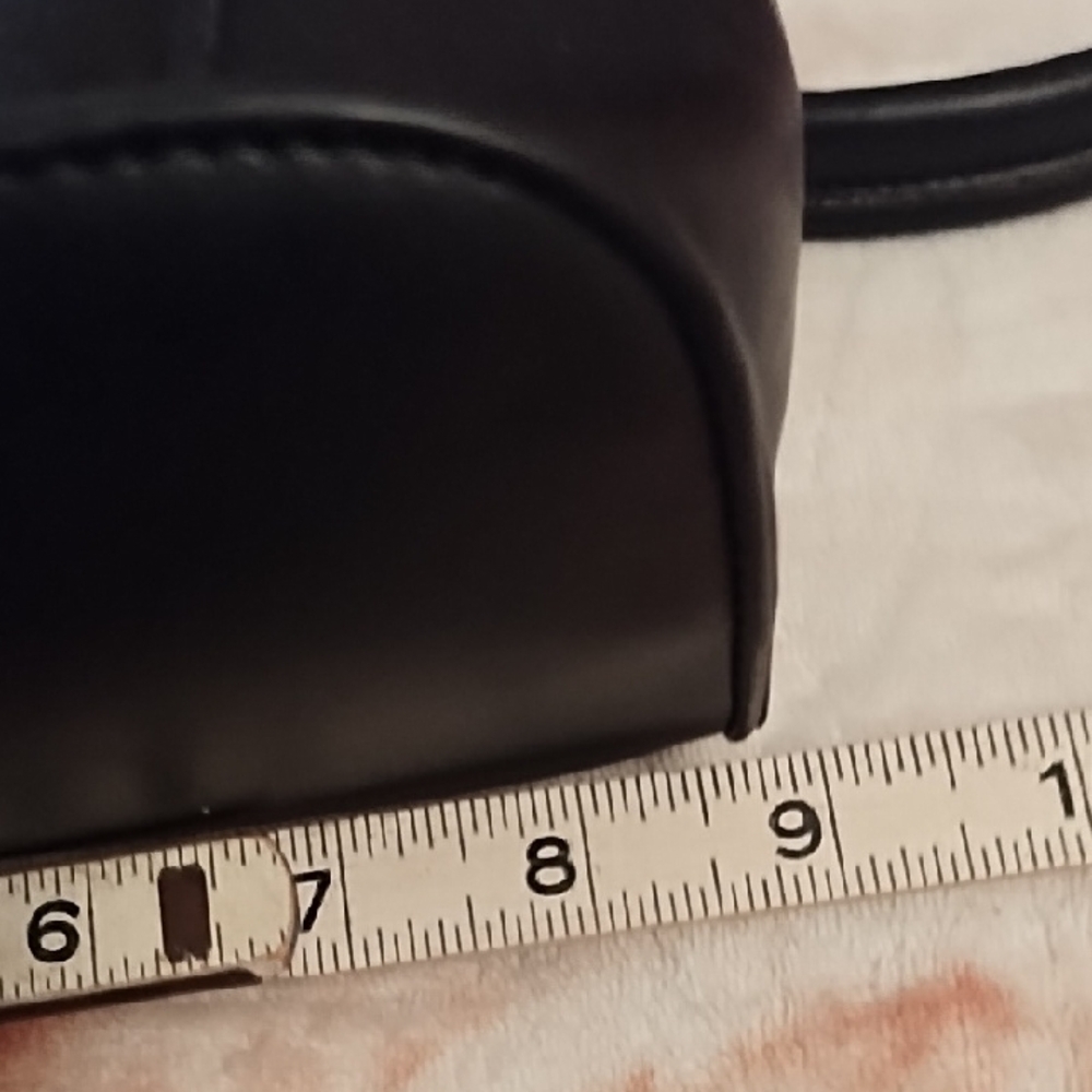 Black Adjustable Backpack - Picture 11 of 12